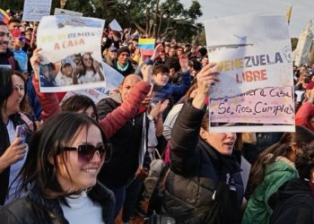 Miles de venezolanos se manifestaron en diferentes países durante la jornada de votación en su país, cuyos resultados da como ganador al actual gobernante Nicolás Maduro.