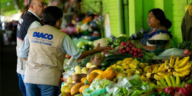 Verificaicón de precios en mercados por parte de la Diaco.