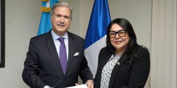 Vicecanciller recibe copias de estilo del embajador de la República Francesa