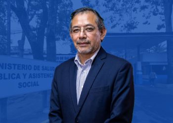 Edgar González Barreno, viceministro de Regulación, Vigilancia y Control de la Salud. / Fotoarte: Yuliza Muñoz.