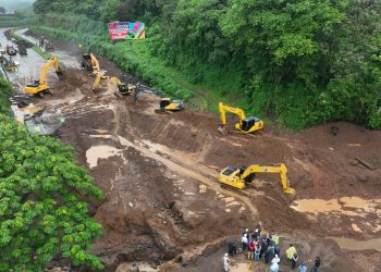 Hundimiento por lluvias en tramo Palín-Escuintla. /Foto: SCSP