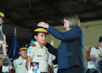 Vicepresidenta Karin Herrera participó en la elección de la Niña Directora de la PNC. /Foto: Vicepresidencia de la República.