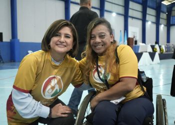 La vicepresidenta Karin Herrera compartió con participantes de los Encuentros Deportivos 2024. /Foto: Vicepresidencia de la República