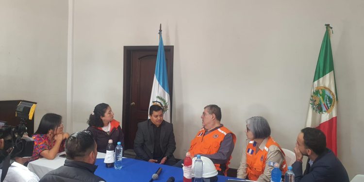Presidente ArÃ©valo supervisa atenciÃ³n por deslizamientos en Pastores, SacatepÃ©quez