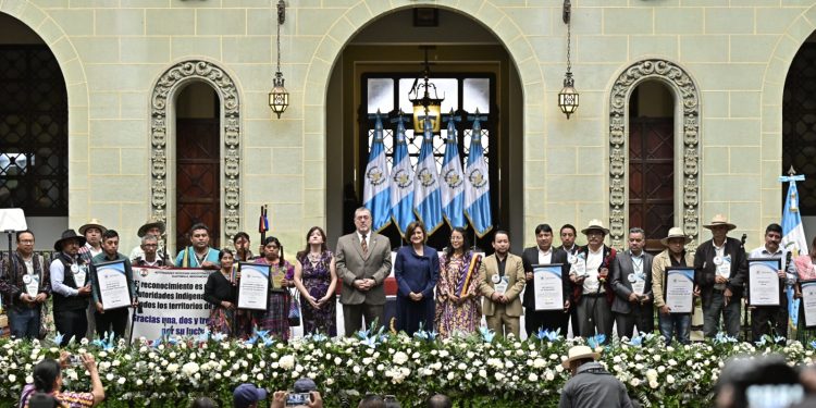 Gobierno condecora a 48 Cantones de Totonicapán con la Orden Nacional del Patrimonio Cultural