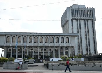 Palacio de Justicia ubicado en el Centro Cívico de la Ciudad de Guatemala. /Foto: Álvaro Interiano.