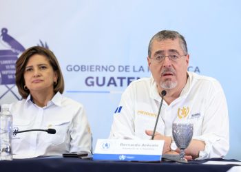 Binomio presidencial en el Consejo Nacional de Seguridad en Petén. / Foto: Gilber García.