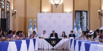 Firman acuerdo que fortalece la Defensoría de la Mujer Indígena