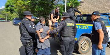 Capturan a dos hombres por femicidio y secuestro de la hija de uno de ellos. / Foto: PNC.