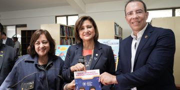 Autoridades participan en la reapertura de la Biblioteca del Banguat en San Martín Jilotepeque. /Foto: Vicepresidencia de la República.