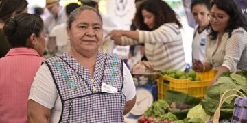 Verónica García ofreció sus productos en la Feria del Agricultor. /Foto: Álvaro Interiano.