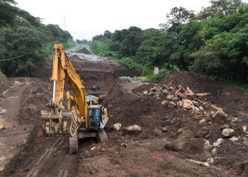 Continúan los trabajos de reparación en la autopista Palín-Escuintla.