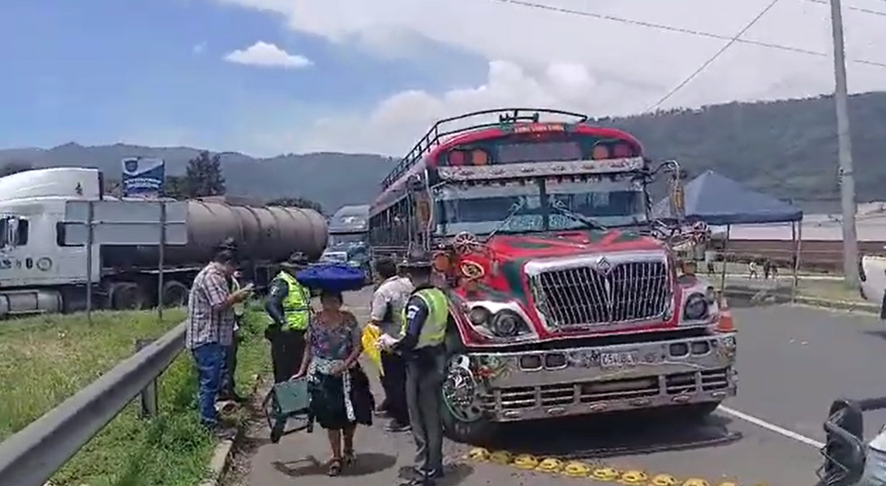Detienen a bus extraurbano por alto cobro de pasaje