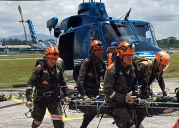 Ejército traslada a cuerpos de los dos tripulantes que se encontraban en aeronave. / Foto: Ejército de Guatemala.
