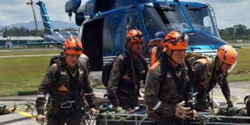 Ejército traslada a cuerpos de los dos tripulantes que se encontraban en aeronave. / Foto: Ejército de Guatemala.