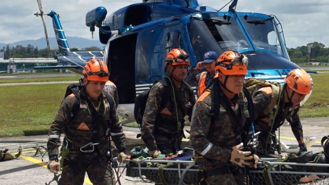 Ejército traslada a cuerpos de los dos tripulantes que se encontraban en aeronave. / Foto: Ejército de Guatemala.