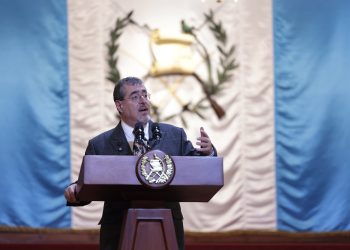 El presidente Bernardo Arévalo hizo pública su declaración de estado patrimonial. Foto: Noé Pérez/AGN.