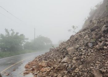 Respuesta inmediata por deslizamientos de tierra en rutas de Jalapa y San Luis Jilotepeque