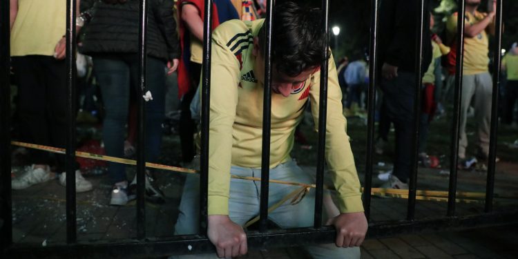El silencio por el agónico gol de Argentina apaga la fiesta en Colombia