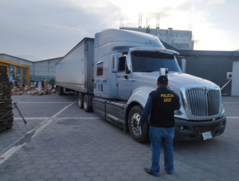 PNC recupera camión con mercadería valorada en más de 2