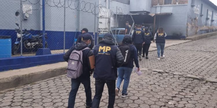 Operativo de hoy en Quiché sigue a una intervención similar realizada ayer en el mismo centro penitenciario. / Foto: MP.