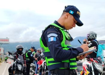 Cumplir con las normativas de tránsito y seguir las recomendaciones del DT-PNC evita sanciones económicas, y también protege vidas. / Foto: PNC.