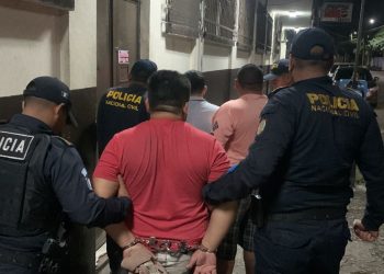 PNC captura a tres sospechosos en Iztapa, Escuintla, por robo de cisterna