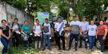 La entrega de regaderas a los centros educativos de Petén es una medida efectiva para apoyar los huertos escolares. / Foto: MAGA.