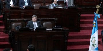 El ministro de Gobernación, Francisco Jiménez, estuvo presente en el Congreso pero su interpelación no se realizó.