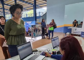 Por segundo día realizan jornada de emisión de pasaportes en Tactic, Alta Verapaz