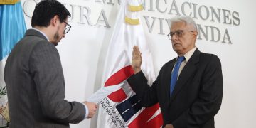 Ministro de Comunicaciones nombra a Carlos Alfonso Asturias Ortiz como nuevo director general de Caminos.