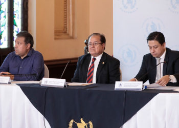 El Gobierno presentó denuncias por irregularidades en contratos millonarios del INDE. / Foto: Daniel Ordóñez.