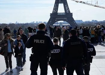 Confusión en París tras la limitación al paso a zonas emblemáticas debido a los Juegos