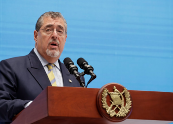 Presidente sanciona decreto de prórroga para pagar el impuesto de circulación. / Foto: Dickéns Zamora.