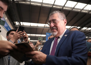 Presidente Arévalo en su arribo a Filgua 2024. / Foto: Daniel Ordóñez.