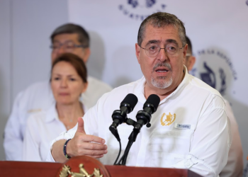 El presidente Bernardo Arévalo explicó que la construcción del Tren Maya no afectará las áreas protegidas del país. / Foto: Gilber García.