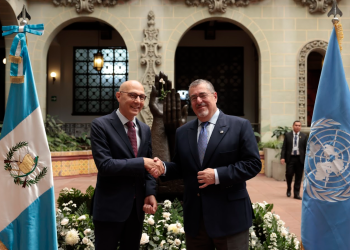 Presidente Arévalo con el alto comisionado de la OACNUDH, Volker Türk. / Foto: Noé Pérez.