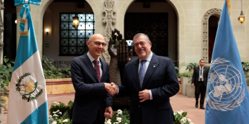 Presidente Arévalo con el alto comisionado de la OACNUDH, Volker Türk. / Foto: Noé Pérez.