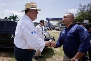 El presidente Bernardo Arévalo visitó el puesto fronterizo El Ceibo entre Guatemala y México, en el departamento de Petén.