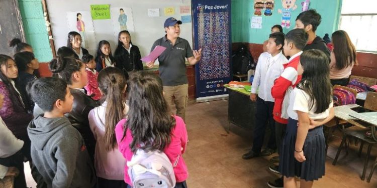 Desarrollan feria educativa para prevenir embarazos en adolescentes en Jalapa