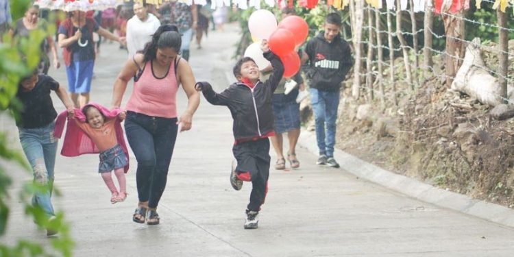 Entregan proyecto de infraestructura vial en San Pedro Pinula, Jalapa
