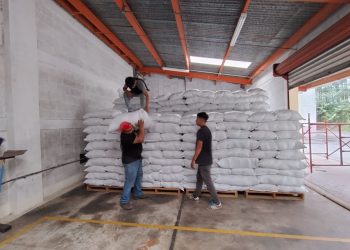 Entregan alimentos a las familias afectadas por incendios forestales y otras emergencias. / Foto: MAGA.