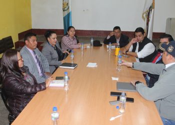 Gobernador de Quiché sostiene reunión con director del Sistema Penitenciario
