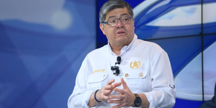 Ministro de Gobernación aborda el problema de las extorsiones