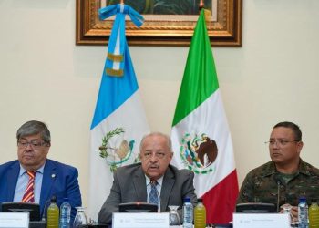 De izquierda a derecha, ministros de Gobernación, Relaciones Exteriores y Defensa Nacional, de Guatemala, en reunión con México. / Foto: Minex.
