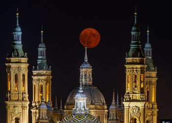 Un hechizo celestial: La Luna Azul enamora a espectadores alrededor del mundo