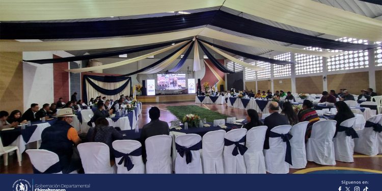 Entidades gubernamentales, alcaldes y sociedad civil participan en reunión del Codede de Chimaltenango