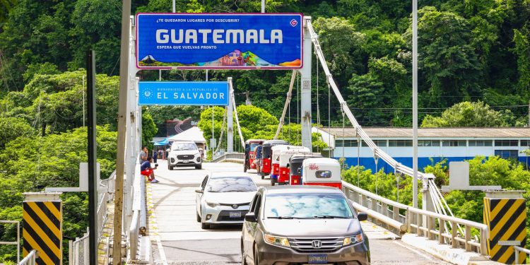 Salvadoreños llegaron a Guatemala durante el descanso de las fiestas agostinas que se celebran en su país. /Foto: Inguat.