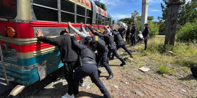 Puesto de control en aldea Piedras Negras, Malacatancito, fortalece la seguridad