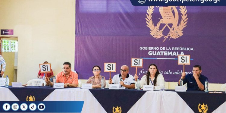 Seguimiento proyectos de desarrollo durante reunión del Codede de Petén